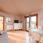 Апартаменти Skyview Attic, Gaia's House