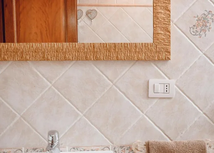 Apartment Skyview Attic, Gaia's House *